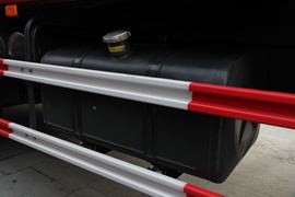 龙威L5P&nbsp;自卸车底盘                                                图片