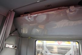 新大威 牵引车驾驶室                                               图片