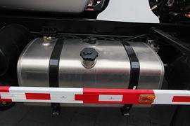 解放J6P&nbsp;混凝土搅拌车底盘                                                图片