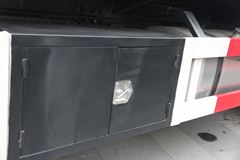 一汽解放 奥龙(J6M) 240马力 6X2 油罐车(龙帝牌)