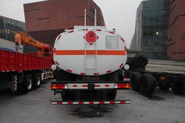 一汽解放底盘&nbsp;油罐车外观图片