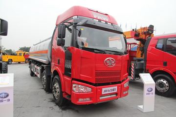 一汽解放 奥龙(J6M) 240马力 6X2 油罐车(龙帝牌)