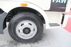 一汽解放 J6L中卡 220马力 6X2 7.7米栏板载货车(CA1190P62K1L7T3E4)