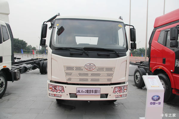 一汽解放 J6L中卡 复合型 220马力 6X2 7.7米栏板载货车(CA1190P62K1L7T3E4)