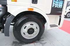 一汽解放 J6L中卡 180马力 4X2 7.7米厢式载货车底盘(CA5160XXYP62K1L5A2E4)(底盘)