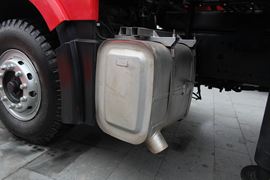 解放J6M&nbsp;随车吊底盘图片