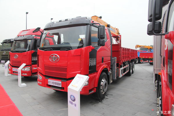一汽解放 J6M 260马力 6X4 随车吊(CA5250QSYP63K1L5T1E4)