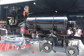 解放J6P&nbsp;洒水车/喷洒车底盘图片