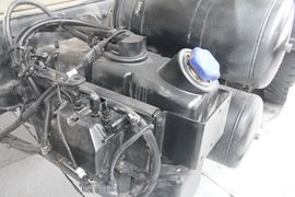 解放J6P&nbsp;粉粒物料运输车底盘图片