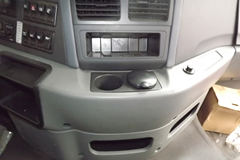 青岛解放 新大威重卡 280马力 8X4 9.5米仓栅式载货车(CA5311XXYP2K2L7T4EA80-1)