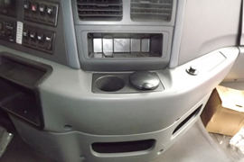 新大威&nbsp;载货车驾驶室                                               图片