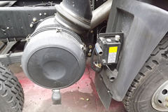 青岛解放 新大威重卡 280马力 8X4 9.5米仓栅式载货车(CA5311XXYP2K2L7T4EA80-1)