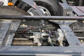 途V&nbsp;牵引车底盘                                                图片