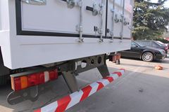 中国重汽 汕德卡 SITRAK C5H重卡 280马力 8X4 9.5米厢式载货车(ZZ5316XXYM466GD1)