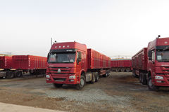 中国重汽 HOWO重卡 375马力 6X4 牵引车(ZZ4257N3247C1)