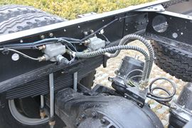 陆V&nbsp;载货车底盘                                                图片