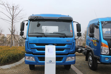青岛解放 陆V中卡 180马力 4X2载货车(底盘)(CA5167XXYP1K2L4EA80)