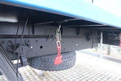 青岛解放 悍威(J5M)重卡 220马力 6X2 9.5米厢式排半载货车(CA5253CLXYP7K2L11T3AE)