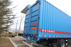 青岛解放 悍威(J5M)重卡 220马力 6X2 9.5米厢式排半载货车(CA5253CLXYP7K2L11T3AE)