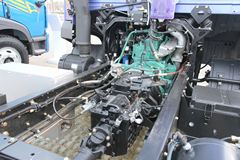 青岛解放 赛龙中卡 194马力 4X2 7.2米排半厢式载货车(CA5160XXYPK2L5NA80-3)