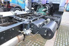 青岛解放 赛龙中卡 194马力 4X2 7.2米排半厢式载货车(CA5160XXYPK2L5NA80-3)