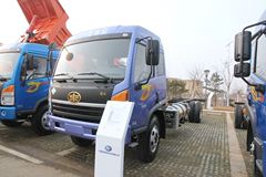 青岛解放 赛龙中卡 194马力 4X2 7.2米排半厢式载货车(CA5160XXYPK2L5NA80-3)