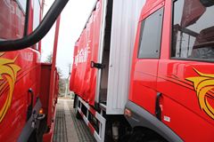 青岛解放 赛龙中卡 164马力 4X2 6.8米排半厢式载货车(CA1169PK2L2E4A80)