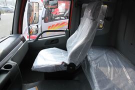 新悍威J5M&nbsp;牵引车驾驶室                                               图片