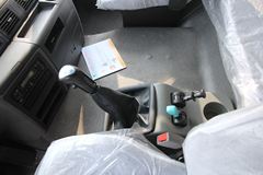 青岛解放 新悍威J5M重卡 336马力 6X2 LNG牵引车(CA4226P1K15T3NA80)