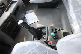 新悍威J5M&nbsp;牵引车驾驶室                                               图片