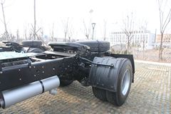 青岛解放 新悍威J5M重卡 336马力 6X2 LNG牵引车(CA4226P1K15T3NA80)