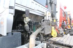 青岛解放 新大威重卡 420马力 6X4 牵引车(CA4259P2K2T1EA80)