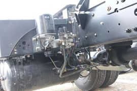 新悍威J5M&nbsp;牵引车底盘                                                图片