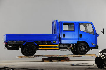江铃 凯锐800L 152马力 3.16米双排栏板轻卡(JX1043TSG25)外观图片