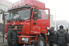 陕汽 德龙F3000重卡 380马力 6X4 LNG牵引车(SX4257NT384TL)