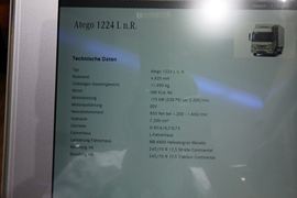 奔驰Atego&nbsp;载货车底盘                                                图片