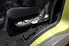 奔驰 Atego中卡 238马力 4X2厢式载货车(型号1224)