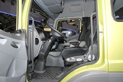 奔驰 Atego中卡 238马力 4X2厢式载货车(型号1224)