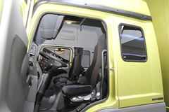 奔驰 Atego中卡 238马力 4X2厢式载货车(型号1224)