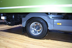 奔驰 Atego中卡 238马力 4X2厢式载货车(型号1224)