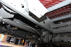 奔驰 Atego中卡 238马力 4X2厢式载货车(型号1224)