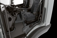 奔驰 新Atego中卡 270马力 4X2厢式载货车(型号1227)