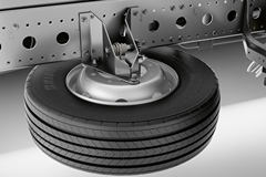 奔驰 新Atego中卡 270马力 4X2厢式载货车(型号1227)