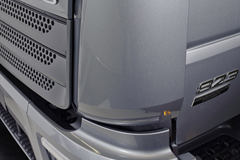 奔驰 新Atego中卡 270马力 4X2厢式载货车(型号1227)