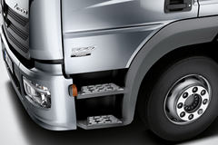 奔驰 新Atego中卡 270马力 4X2厢式载货车(型号1227)