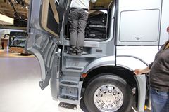 奔驰 新Actros重卡 510马力 4X2牵引车(型号1851)