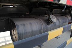 东风 康霸中卡 140马力 4X2 6.7米栏板载货车(EQ1160L13DG)