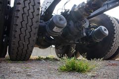 东风商用车 天龙重卡 290马力 8X4 9.6米栏板载货车(DFL1311A3)