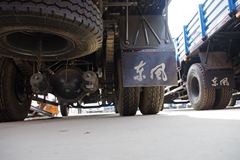 东风 多利卡 140马力 4X2 6.2米载货车(EQ1160L12DF)