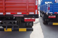 东风 多利卡 140马力 4X2 6.2米载货车(EQ1160L12DF)